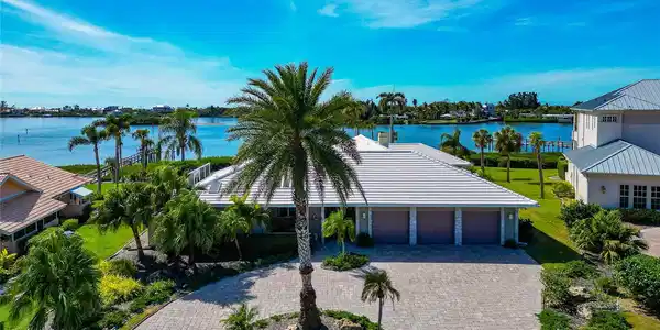 431 YACHT HARBOR DRIVE