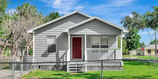 304 21ST STREET W