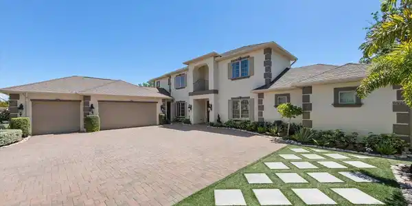 305 EASTLEIGH DRIVE