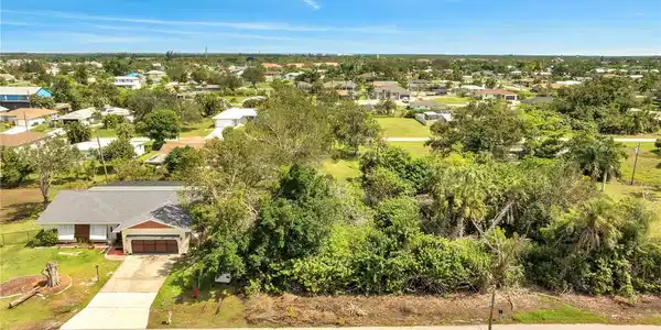 2720 POINCIANA COURT