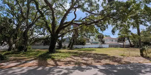 3104 W COACHMAN AVENUE