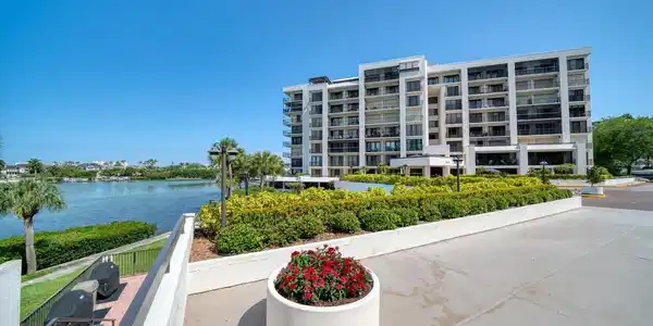 8 BELLEVIEW BOULEVARD