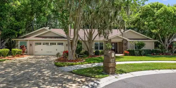 908 KINGSCOTE COURT