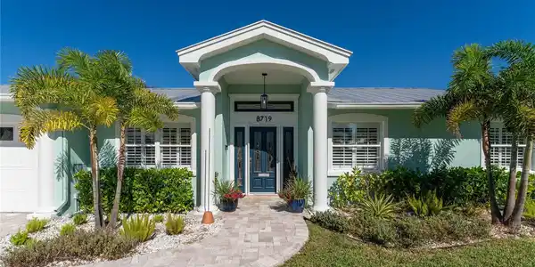 8719 PALISADES DRIVE