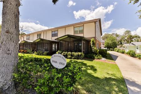 1922 S Riverside DRIVE