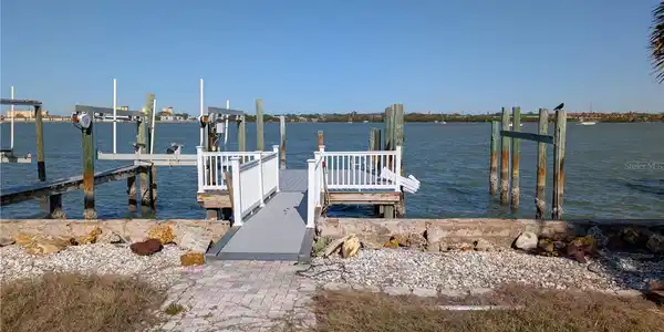 906 BAY POINT DRIVE