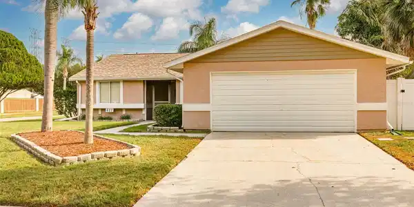 627 BAY LAKE TRAIL