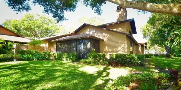11694 PARKVIEW LANE