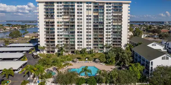 400 ISLAND WAY