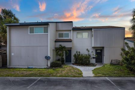 923 BYRON LN