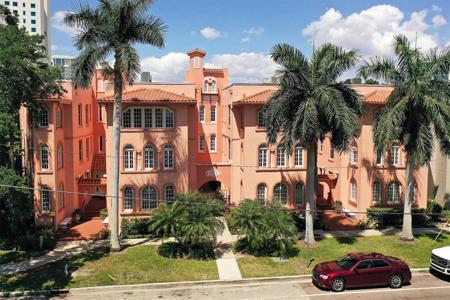 1221 N PALM AVENUE