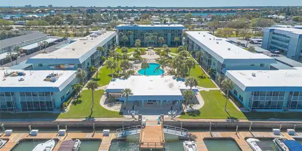 325 N CAUSEWAY