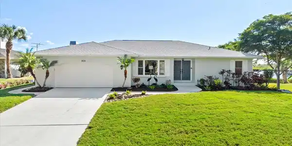 806 BAYVIEW DRIVE