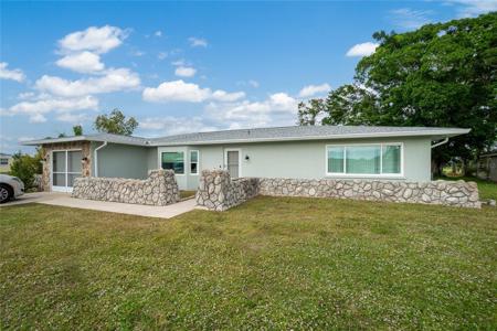 42 GOLFVIEW COURT