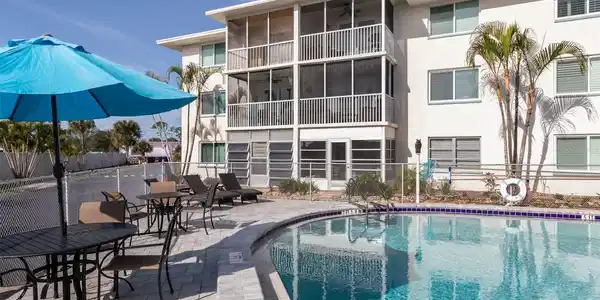 708 TAMIAMI TRAIL S