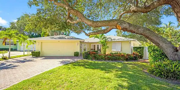 26 EVONAIRE CIRCLE