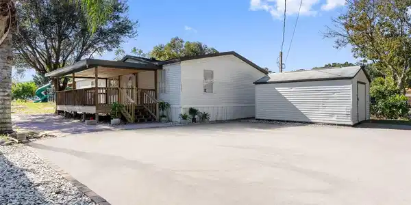 2806 CHARLES PATHE DRIVE