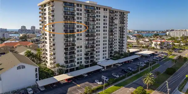 400 ISLAND WAY