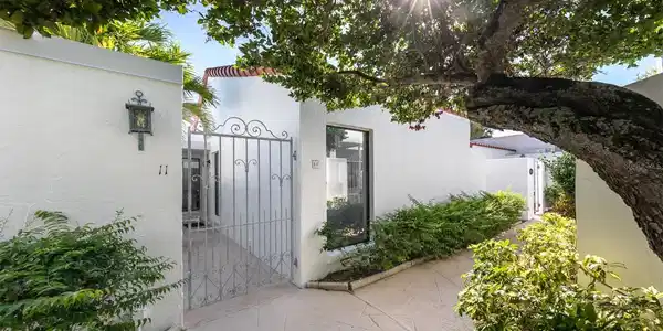 1585 TARPON CENTER DRIVE