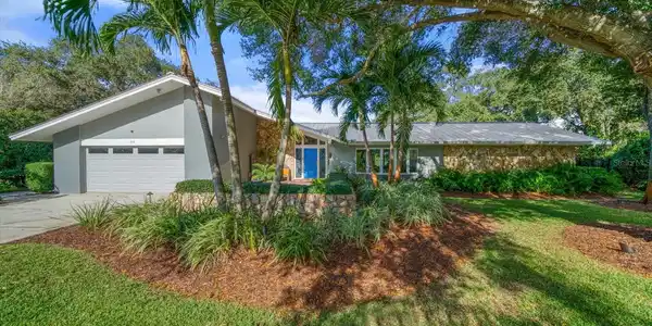 316 EASTLEIGH DRIVE