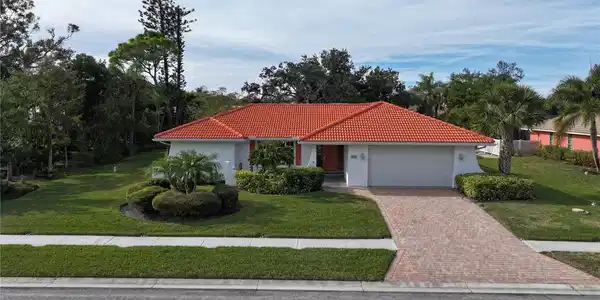 1077 RUISDAEL CIRCLE