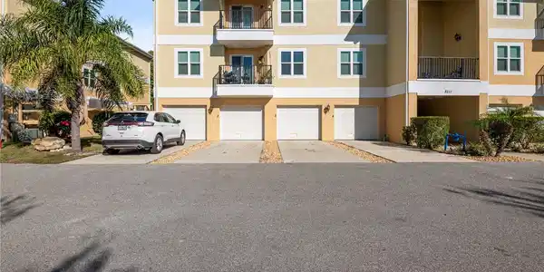 5111 ROYAL PALMS WAY