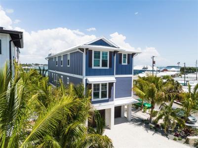 201 BAY DRIVE N