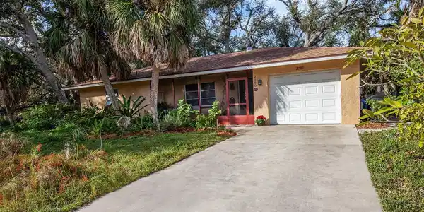 2080 REDFERN ROAD