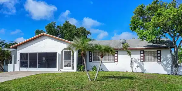 632 JAMAICA CIRCLE E