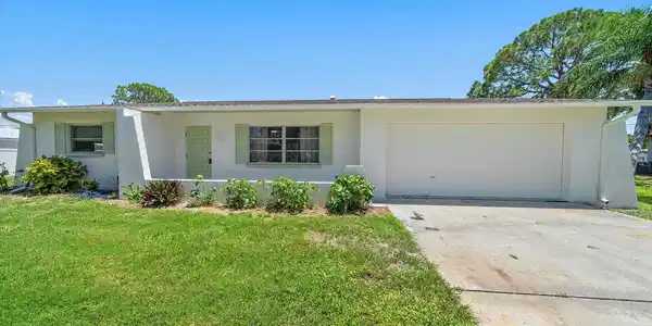 987 QUEEN ROAD