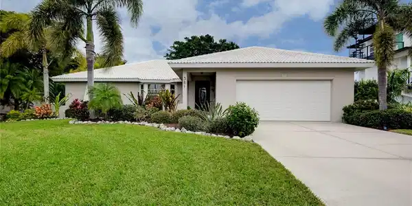 381 FLAMINGO DRIVE
