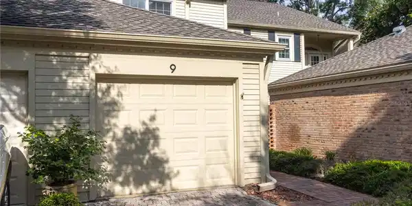 9 PELICAN PLACE