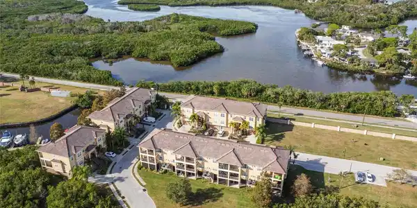 4528 HERON LANDING