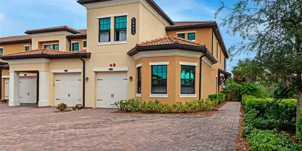 10055 CROOKED CREEK DRIVE