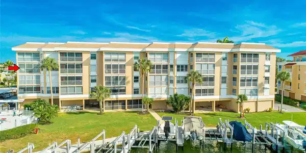 900 COLLIER COURT