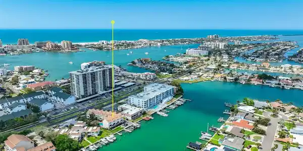 325 ISLAND WAY