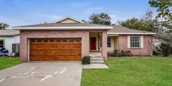 1950 TAYLOR LAKE CIRCLE