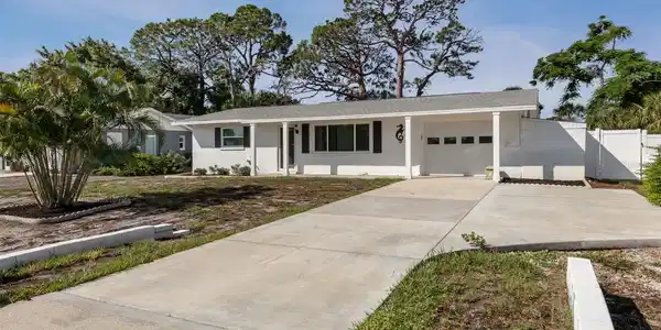 736 GOLF DRIVE