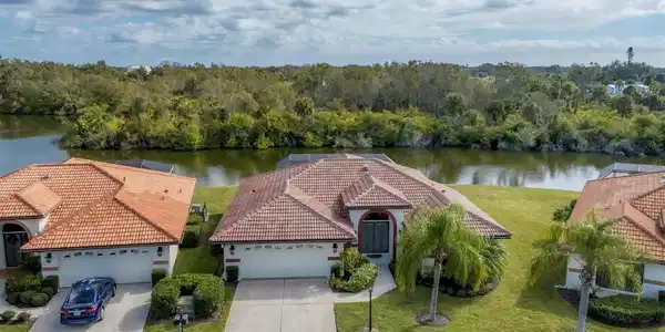 1944 COVE POINTE DRIVE