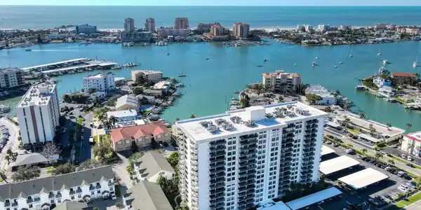 400 ISLAND WAY
