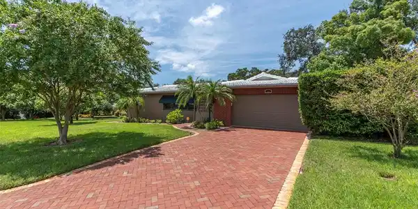 7548 BARRY COURT