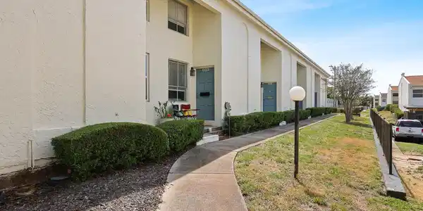 4306 LA MORA COURT