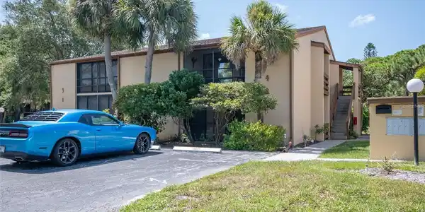 17 QUAILS RUN BOULEVARD