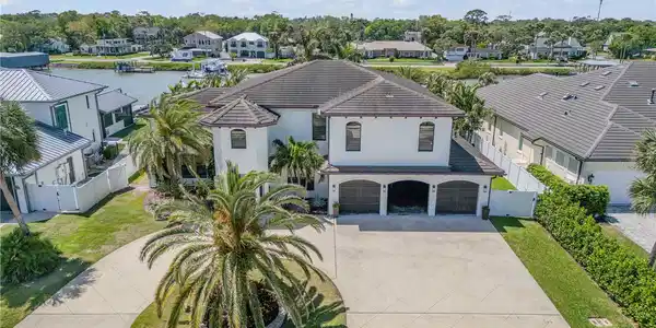 1212 COMMODORE DRIVE