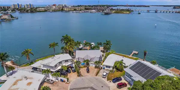800 BAY POINT DRIVE