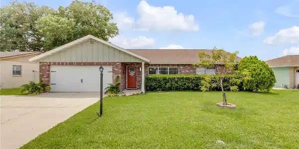 2952 CARRIAGE DRIVE