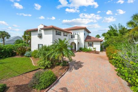 17 MAHOE DRIVE N