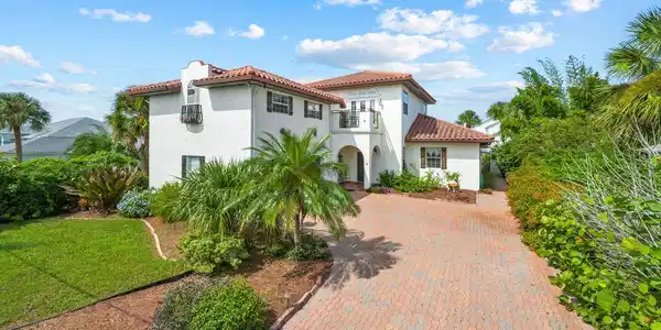 17 MAHOE DRIVE N