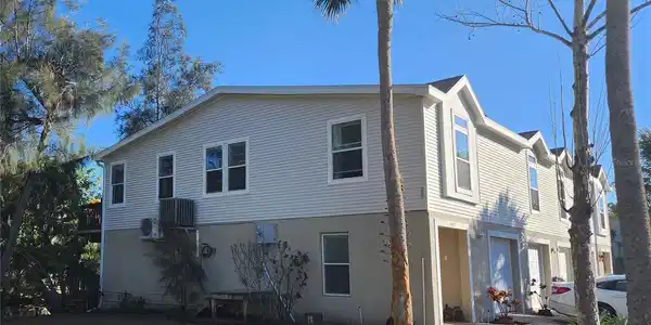 4923 MARINA PALMS