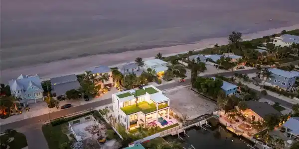 703 S BAY BOULEVARD